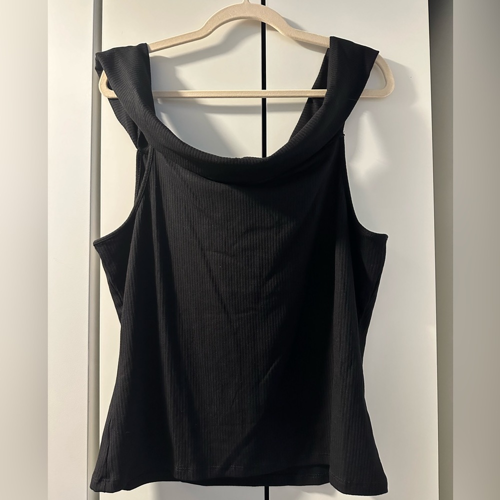 Women’s Old Navy Off-Shoulder Ribbed Top, in color Black, size XXL.